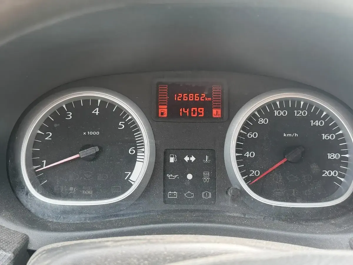 Używany Dacia Duster Lauréate 110 KM (80 kW) 2010 Złoty SUV