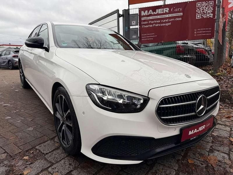 Weiß Gebraucht 2022 Mercedes E200 Limousine | 29.500 € (Superpreis) - Bild 1/3
