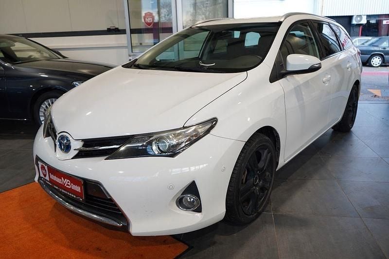 Weiß Gebraucht 2013 Toyota Auris Touring Sports Life+ Kombi | 12.490 € (Fairer Preis) - Bild 1/4