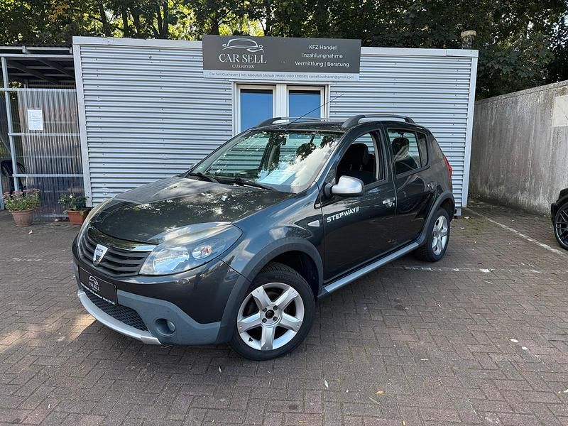 Grau Gebraucht 2010 Dacia Sandero Stepway Kleinwagen | 3.990 € (Fairer Preis) - Bild 1/4