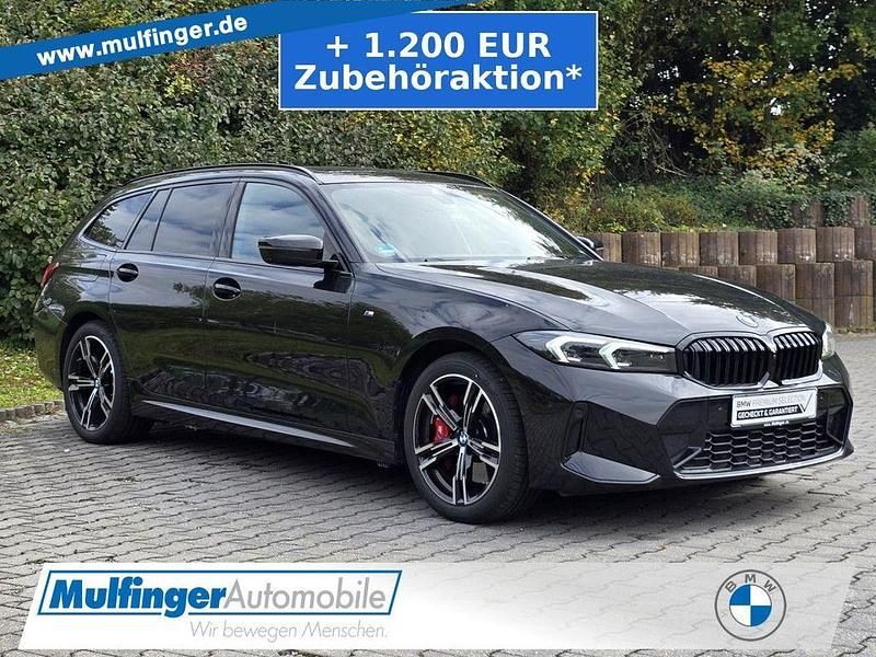 Blacksapphire (metallic) Gebraucht 2024 BMW 330e Sport Line Kombi | 45.900 € (Teuer) - Bild 1/4