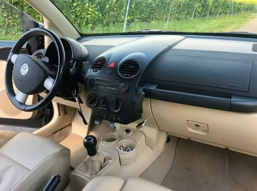 Gebraucht VW New Beetle Freestyle 105 PS (77 kW) 2010 Schwarz Kleinwagen