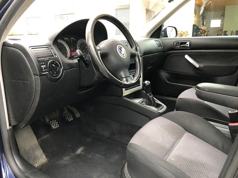 Second-hand VW Bora 101 CP (74 kW) 2002 Albastru Berlinǎ