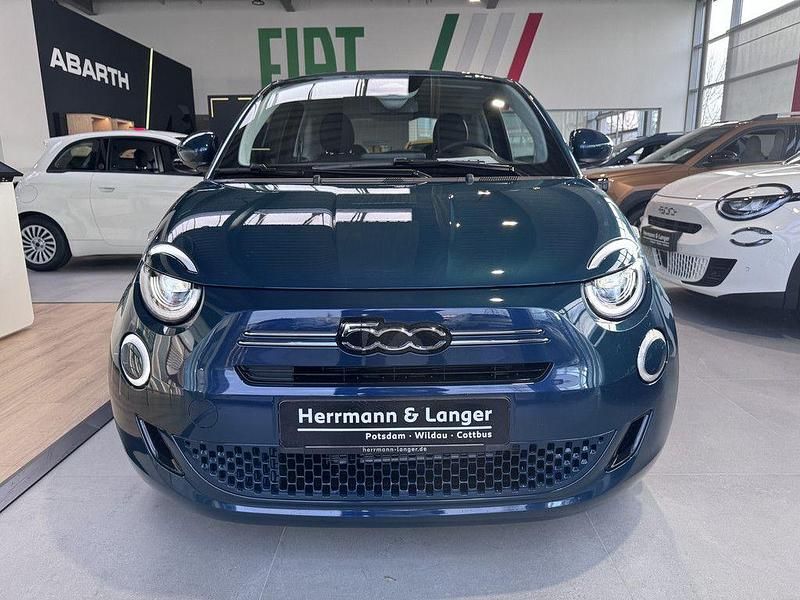 Neu Fiat 500 65 PS (47 kW) 2025 Grün Limousine