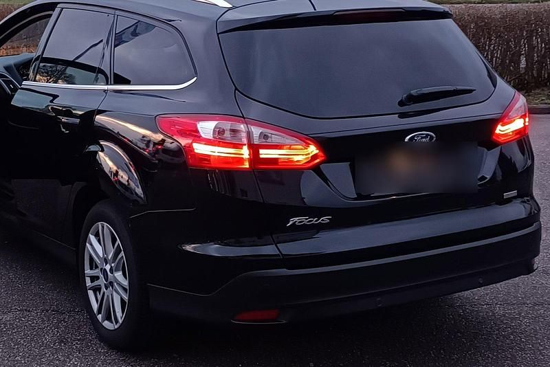 Gebraucht Ford Focus Titanium 125 PS (91 kW) 2013 Schwarz Kombi