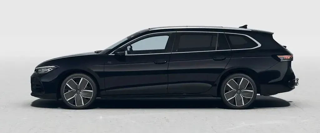 Gebraucht VW Passat R-line 265 PS (194 kW) 2025 Grenadillschwarz meta.../schwa Kombi