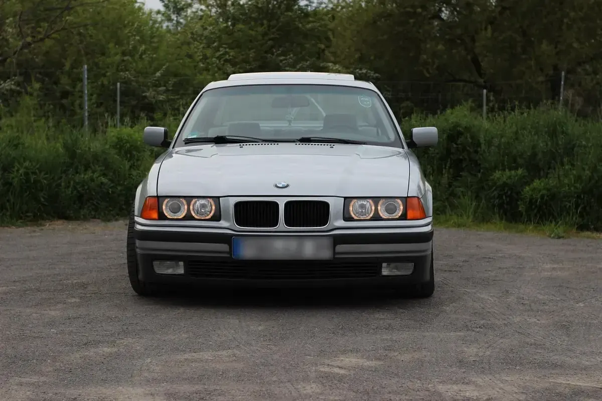 Używany BMW 320 Basis 150 KM (110 kW) 1994 Srebrny Coupe