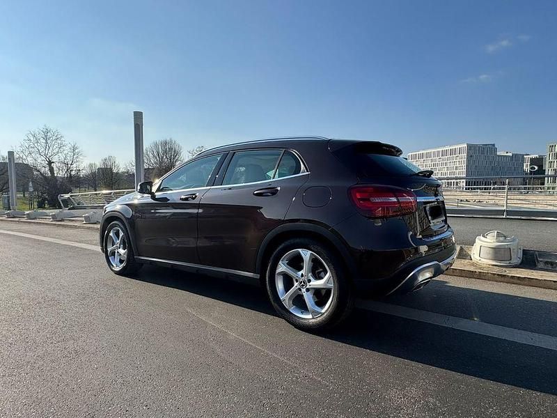 Gebraucht Mercedes GLA250 Urban 211 PS (155 kW) 2018 Braun SUV