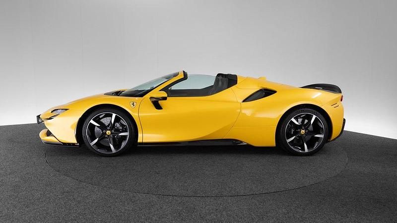 Gebraucht Ferrari SF90 999 PS (734 kW) 2022 Gelb Cabrio