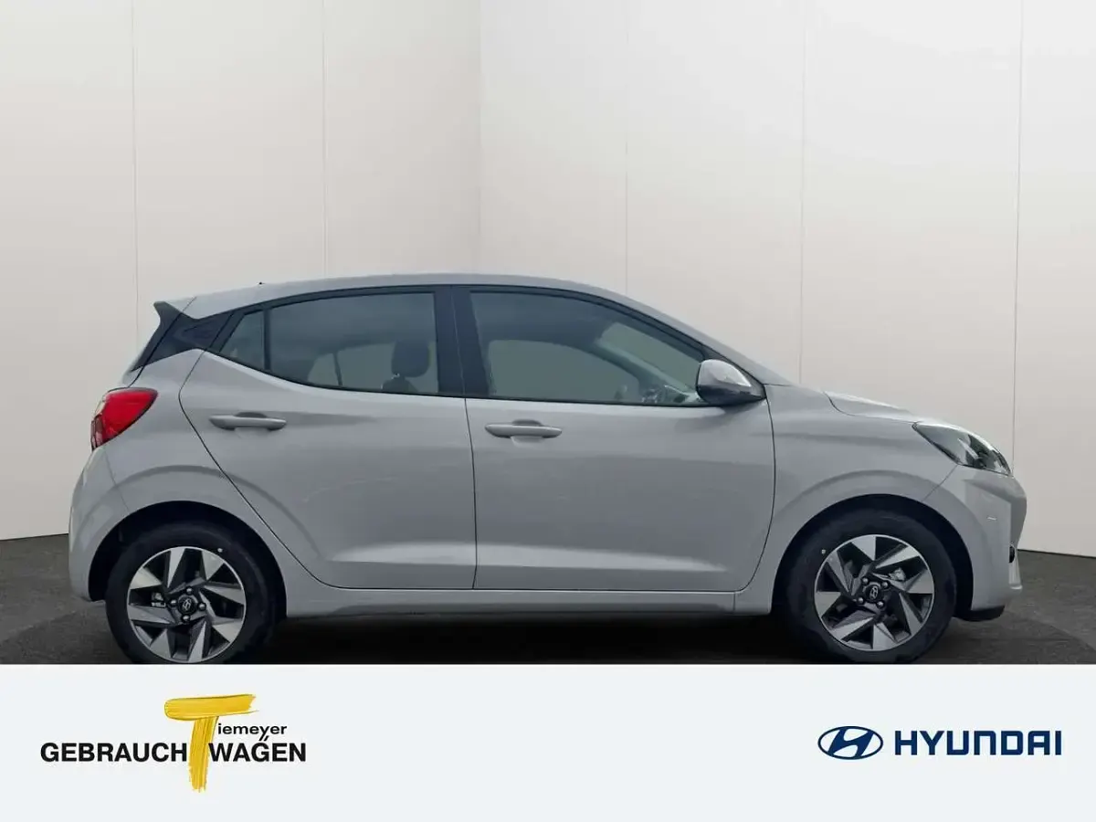 Gebraucht Hyundai i10 Trend 101 PS (74 kW) 2025 Lumen grey Kleinwagen