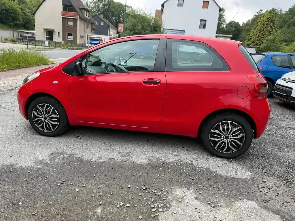 Gebraucht Toyota Yaris Basis 69 PS (50 kW) 2008 Rot Kleinwagen