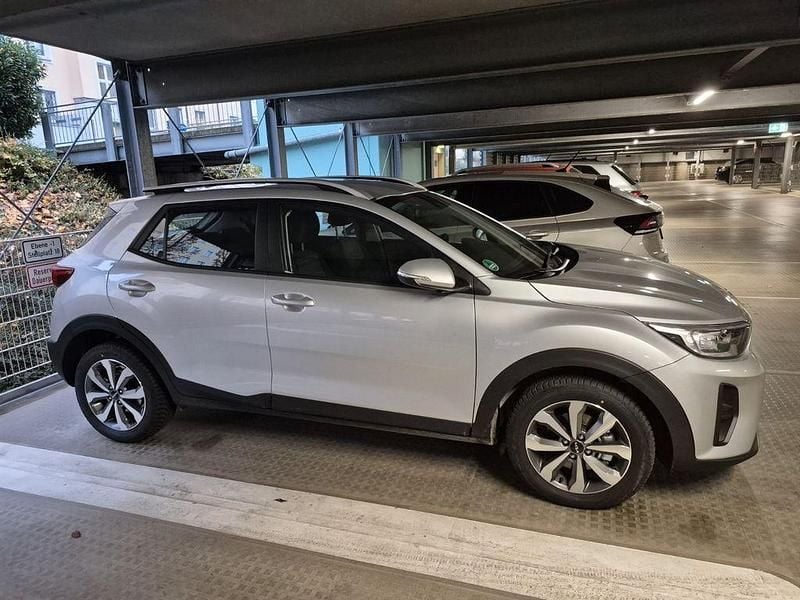 Neu Kia Stonic GT-Line 101 PS (74 kW) 2025 Silber SUV
