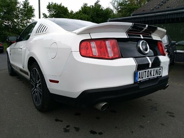 Gebraucht Ford Mustang GT 305 PS (224 kW) 2009 Weiß Coupé