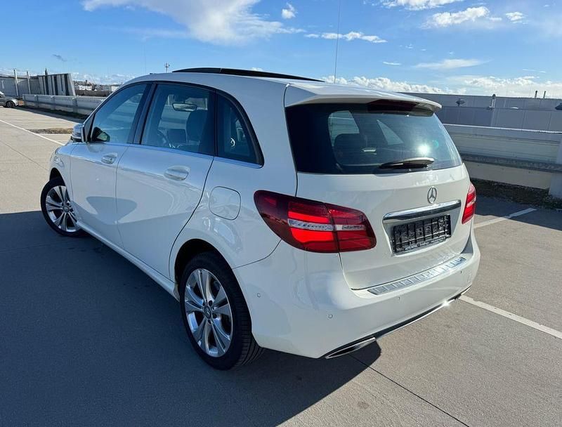 Gebraucht Mercedes B220 Urban 184 PS (135 kW) 2016 Weiß Van / Kleinbus