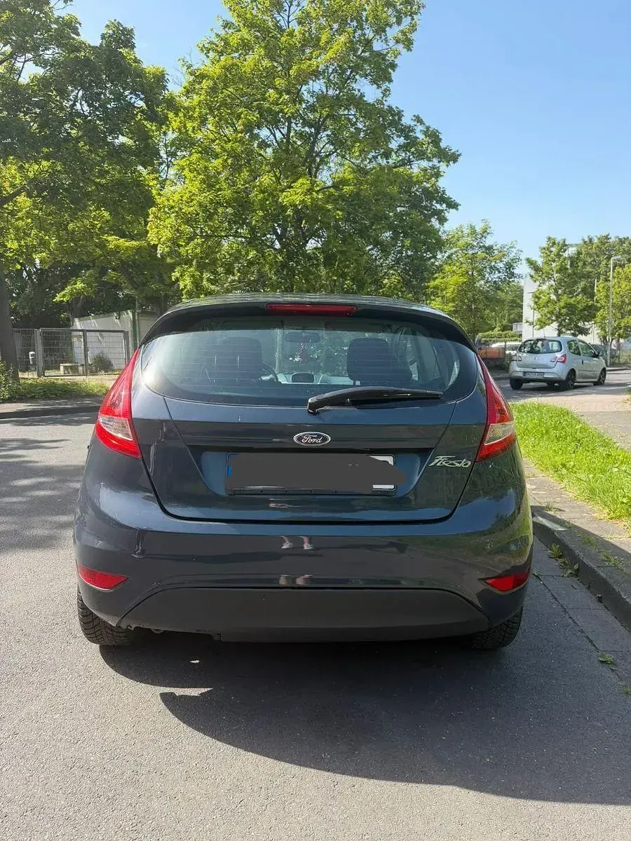 Gebraucht Ford Fiesta Trend 60 PS (44 kW) 2012 Grau Kleinwagen