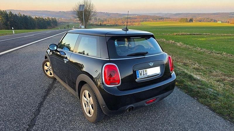 Second-hand Mini ONE 102 CP (75 kW) 2018 Negru Hatchback