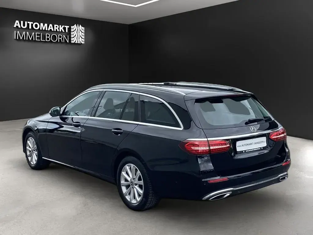 Gebraucht Mercedes E300 Avantgarde 272 PS (200 kW) 2022 Schwarz Kombi