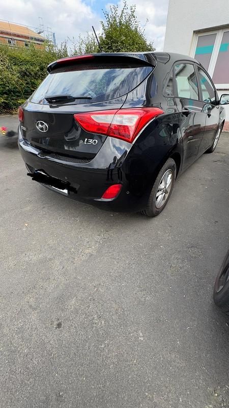 Gebraucht Hyundai i30 110 PS (80 kW) 2014 Schwarz Kleinwagen
