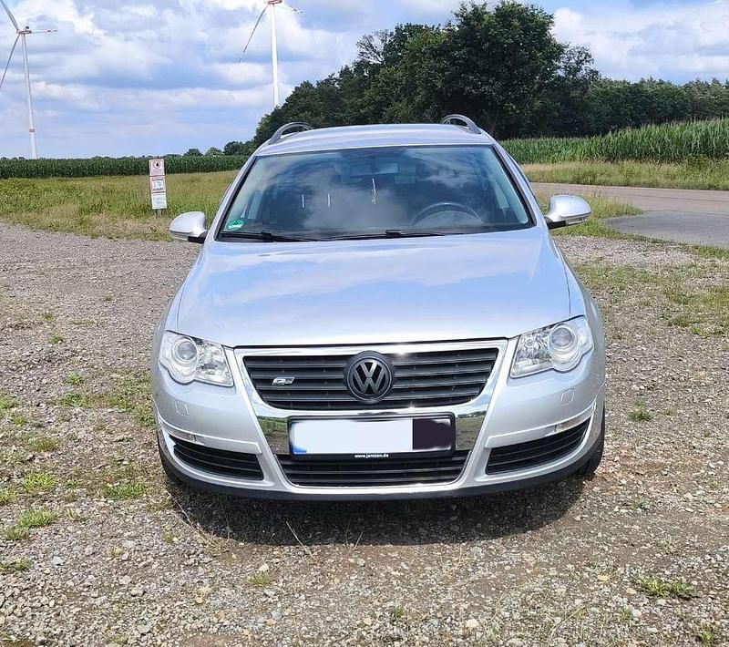 Grau Gebraucht 2005 VW Passat Comfortline Kombi | 2.750 € (Etwas zu teuer) - Bild 1/4