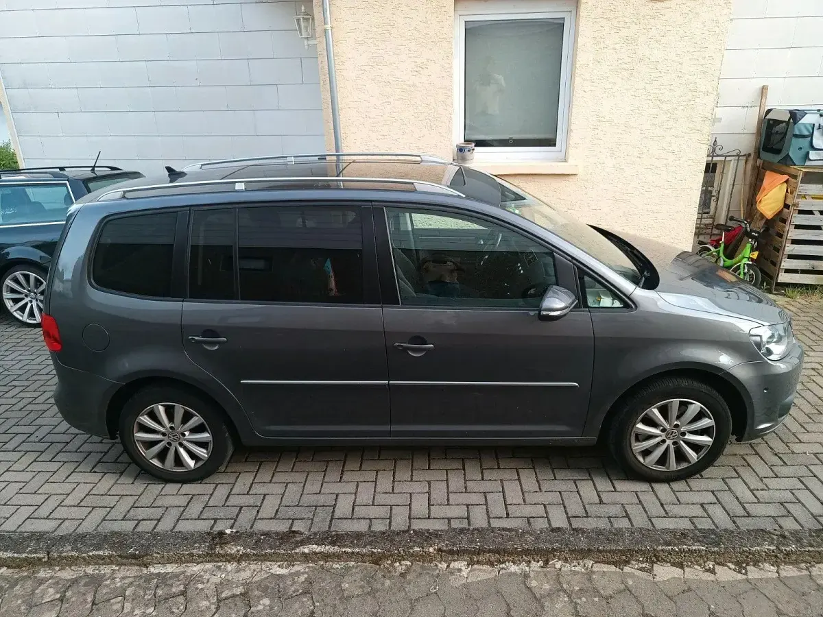 Gebraucht VW Touran Highline 170 PS (125 kW) 2012 Braun Van / Kleinbus