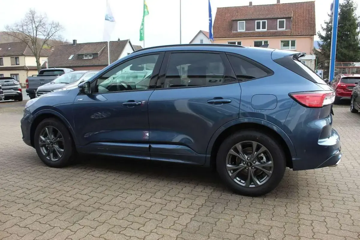 Gebraucht Ford Kuga ST-Line X 150 PS (110 kW) 2024 Chromablau metallic SUV