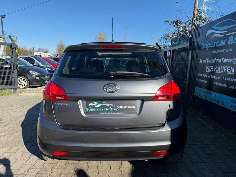 Gebraucht Kia Venga 90 PS (66 kW) 2011 Grau Kleinwagen