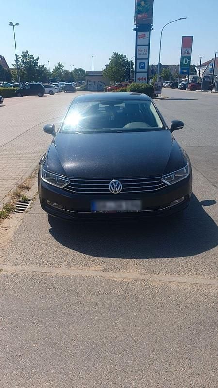 Schwarz Gebraucht 2018 VW Passat Comfortline Limousine | 9.600 € (Etwas zu teuer) - Bild 1/4