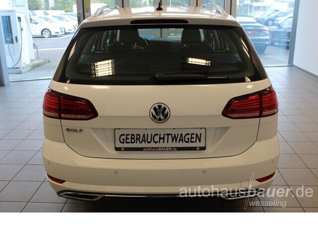 Gebraucht VW Golf VII Highline 150 PS (110 kW) 2018 Pure white Kombi