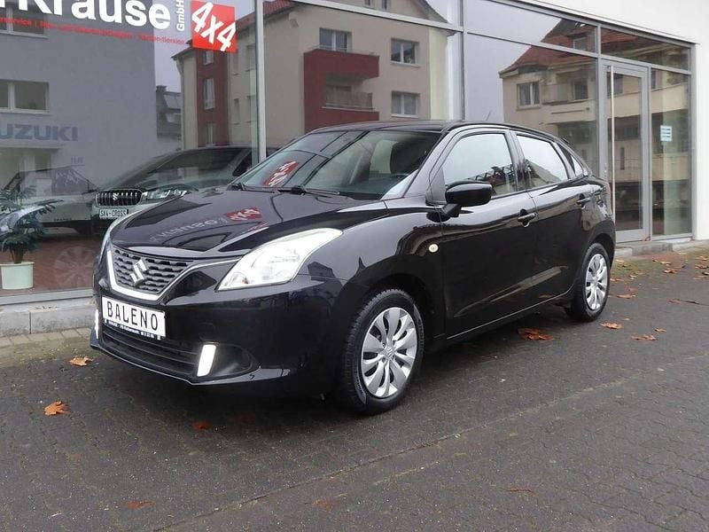 Schwarz Gebraucht 2017 Suzuki Baleno Club Limousine | 9.380 € (Fairer Preis) - Bild 1/4