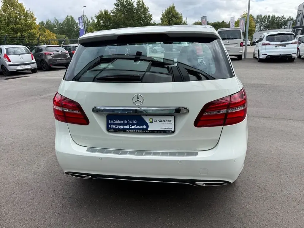 Gebraucht Mercedes B220 Urban 184 PS (135 kW) 2018 Weiß Kleinwagen