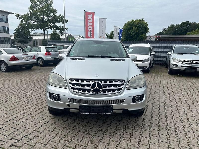 Gebraucht Mercedes ML320 224 PS (164 kW) 2005 Silber SUV