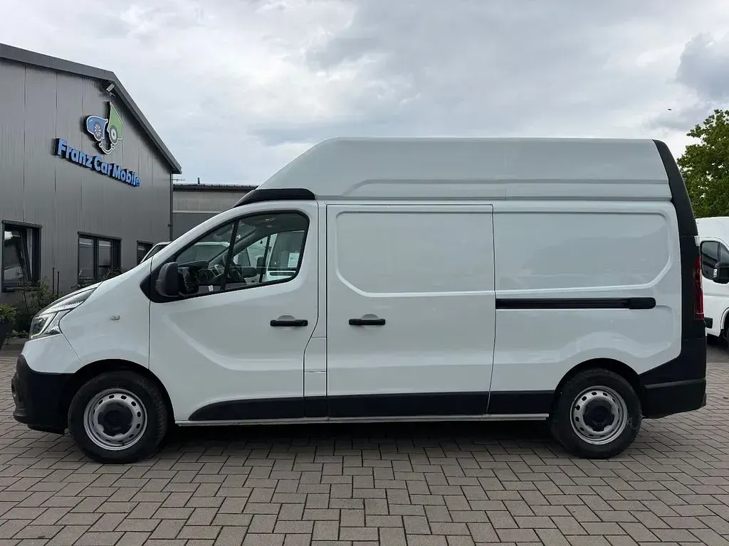 Gebraucht Renault Trafic Komfort 145 PS (106 kW) 2021 Weiß Van / Kleinbus