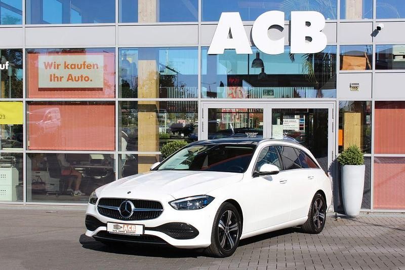 Weiß Gebraucht 2022 Mercedes C220 Limousine | 34.900 € (Fairer Preis) - Bild 1/4