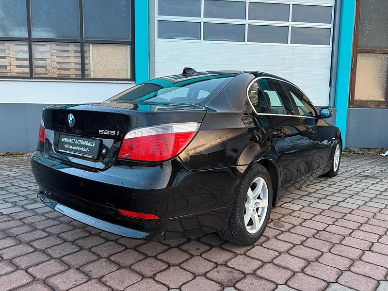 Gebraucht BMW 523 Sport Line 177 PS (130 kW) 2007 Schwarz Limousine