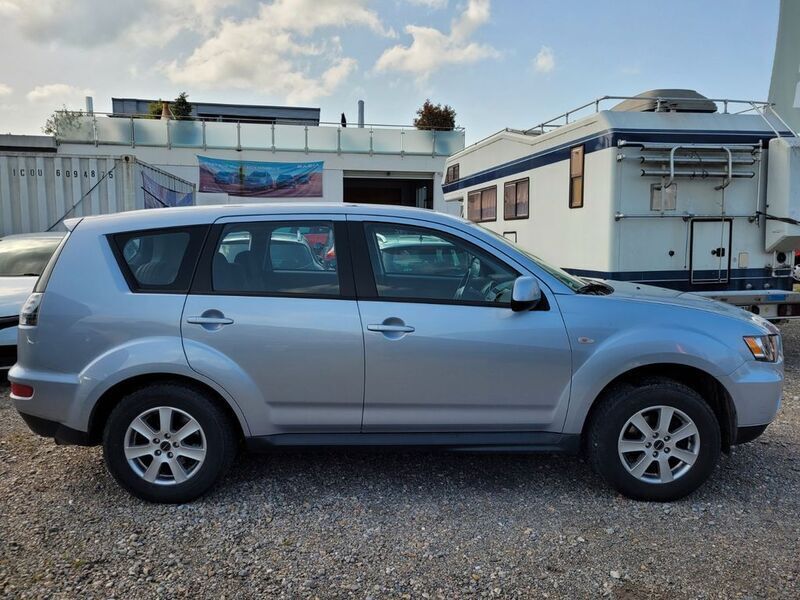 Gebraucht Mitsubishi Outlander Invite 147 PS (108 kW) 2011 Silber SUV