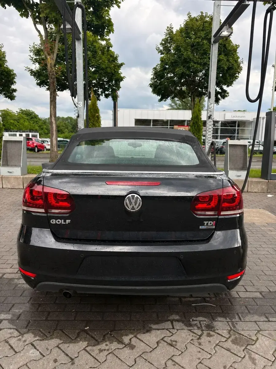 Gebraucht VW Golf 105 PS (77 kW) 2011 Schwarz Cabrio