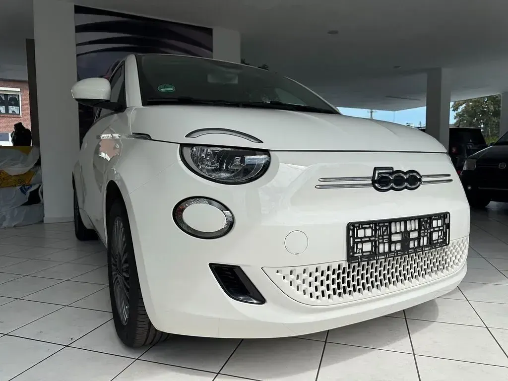 Gebraucht Fiat 500e Icon 86 kW (118 PS) 2022 Weiß Limousine