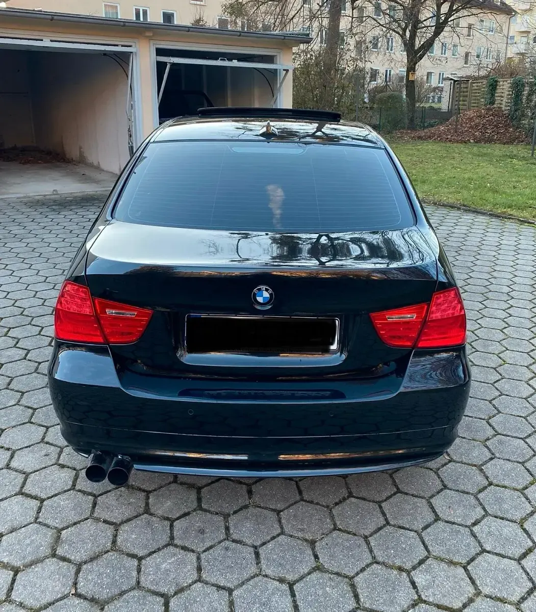 Gebraucht BMW 318 143 PS (105 kW) 2009 Schwarz Limousine
