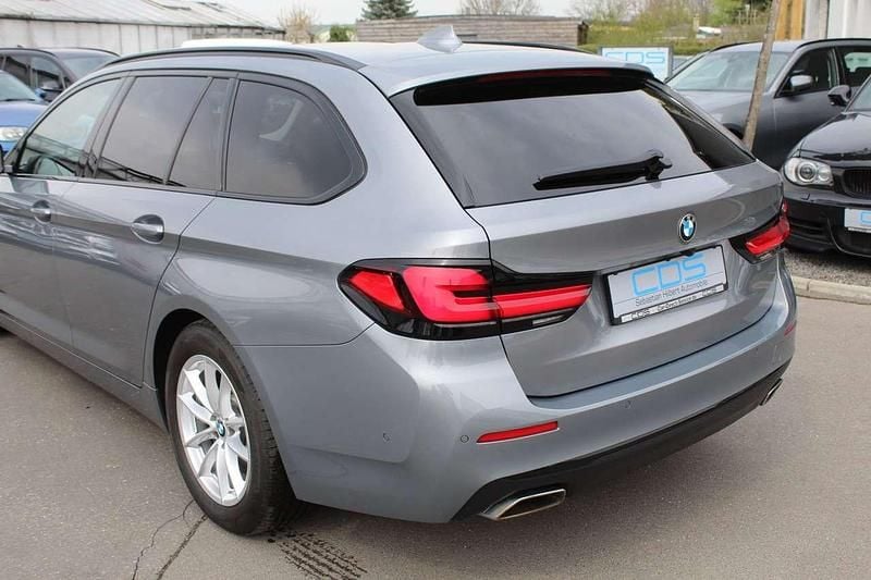 Gebraucht BMW 530 286 PS (210 kW) 2023 Skyscraper grau metallic Kombi