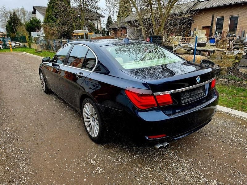 Gebraucht BMW 730 245 PS (180 kW) 2010 Blau Limousine