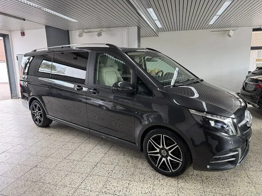 Gebraucht Mercedes V300 AMG 237 PS (174 kW) 2023 Grau Van / Kleinbus