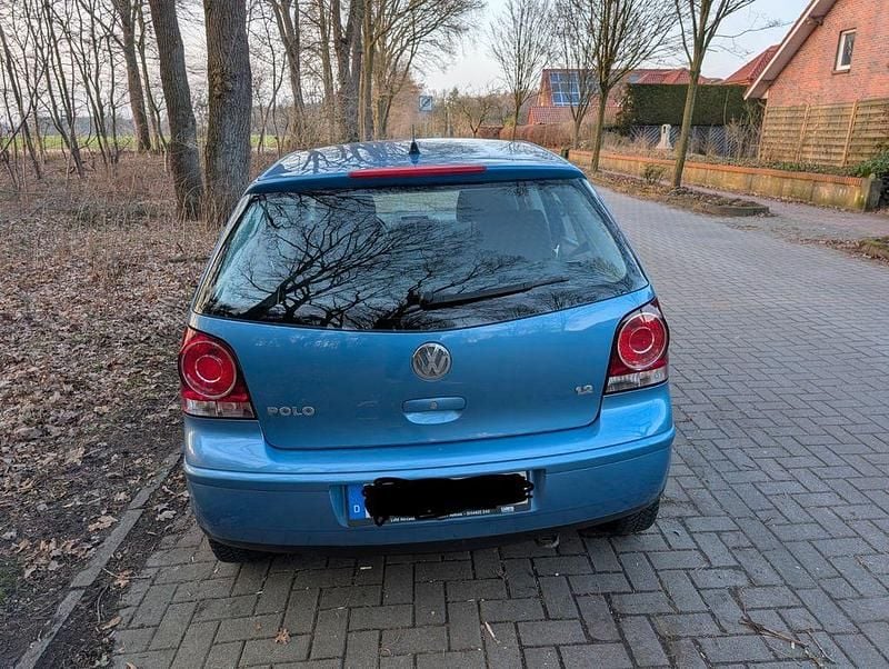Gebraucht VW Polo 64 PS (47 kW) 2006 Blau Kleinwagen