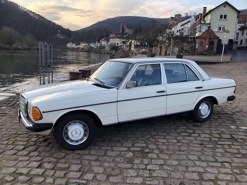 Gebraucht Mercedes 240 72 PS (52 kW) 1983 Limousine