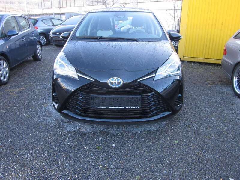 Black mica / ink Gebraucht 2019 Toyota Yaris Hybrid Kleinwagen | 13.950 € (Guter Preis) - Bild 1/4