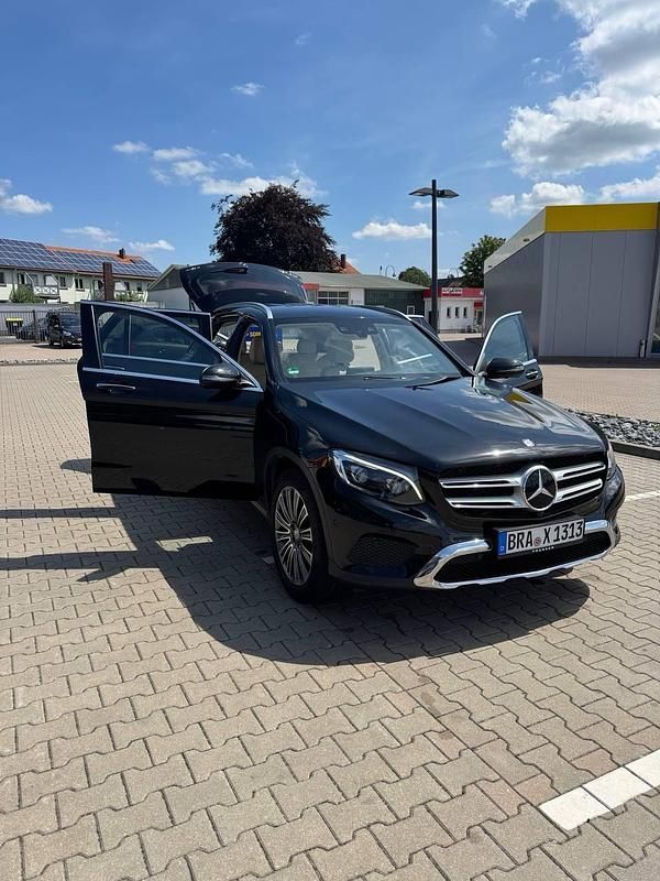 Schwarz Gebraucht 2016 Mercedes GLC250 SUV | 16.000 € (Superpreis) - Bild 1/4