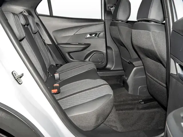 Gebraucht Peugeot 2008 Allure 131 PS (96 kW) 2025 Weiß SUV