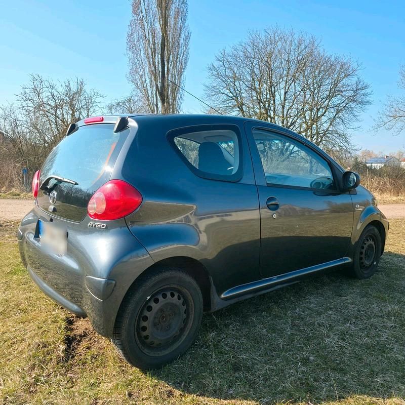 Gebraucht Toyota Aygo 68 PS (50 kW) 2007 Grau Kleinwagen