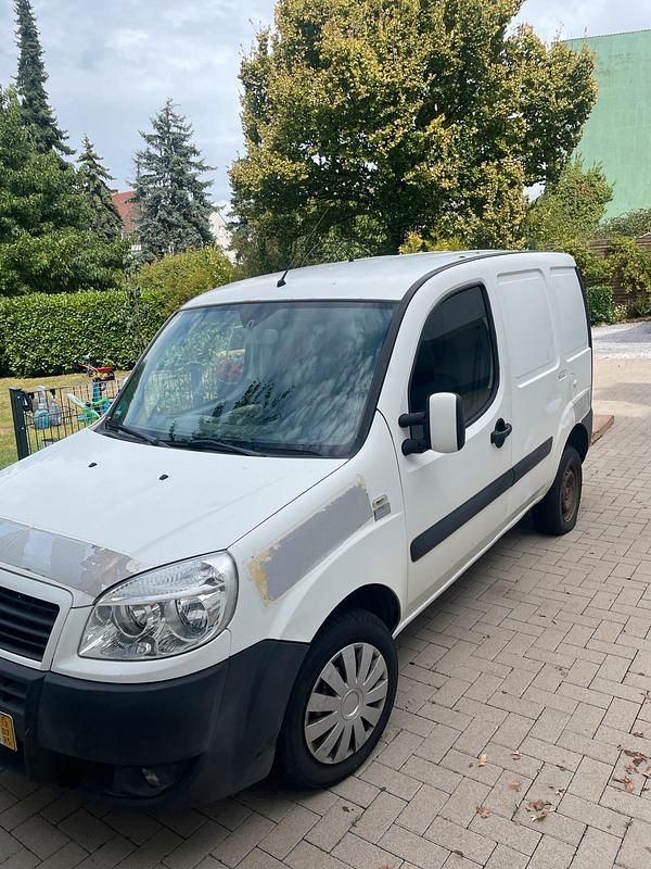 Weiß Gebraucht 2009 Fiat Doblò Van / Kleinbus | 1.500 € (Guter Preis) - Bild 1/4