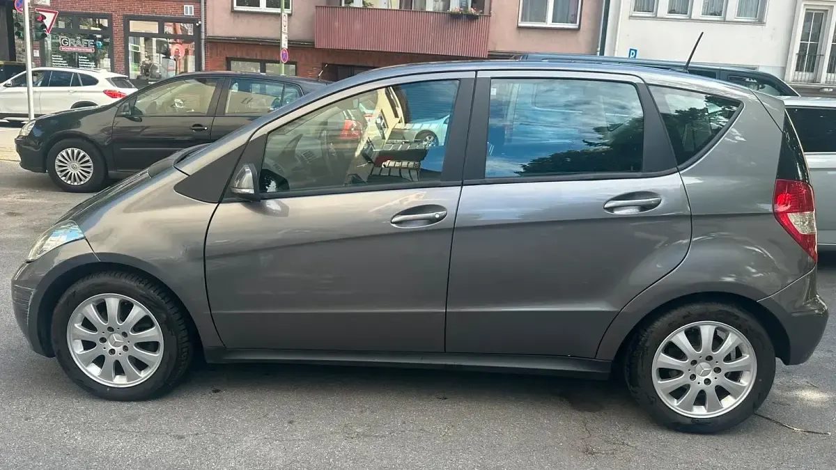 Gebraucht Mercedes A180 116 PS (85 kW) 2012 Gold Kleinwagen
