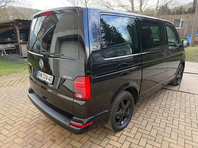 Second-hand VW Multivan 199 CP (146 kW) 2021 Negru Monovolum